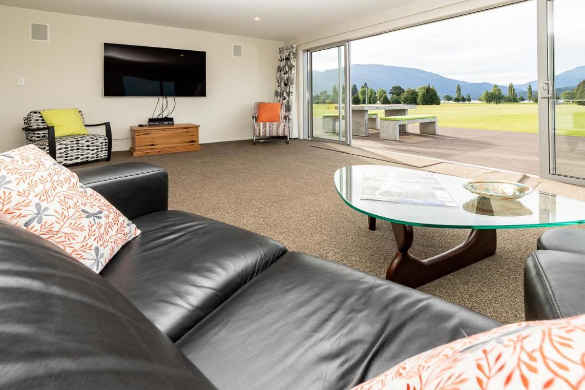Poppa Pete'S - Te Anau Holiday Home Exteriör bild